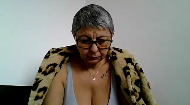 Snapshot of roseblak42 chatting on March 2, 2025, 9:10 am roseblak42 online show from March 2, 2025, 9:10 am