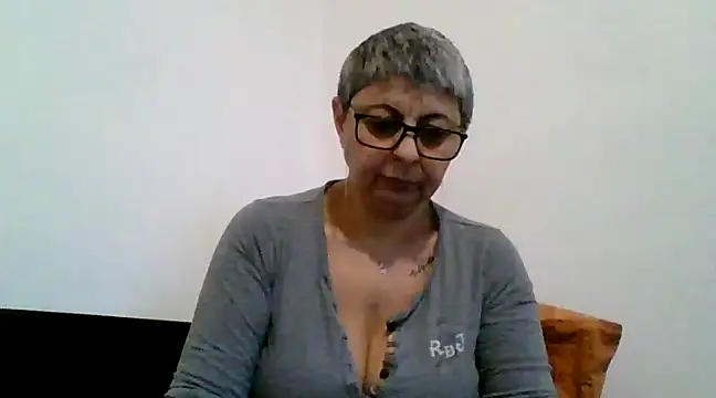 Snapshot of roseblak42 chatting on March 7, 2025, 4:00 pm roseblak42 online show from March 7, 2025, 4:00 pm