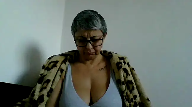 Snapshot of roseblak42 chatting on March 9, 2025, 3:27 pm roseblak42 online show from March 9, 2025, 3:27 pm