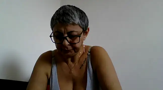 Snapshot of roseblak42 chatting on March 10, 2025, 9:32 am roseblak42 online show from March 10, 2025, 9:32 am