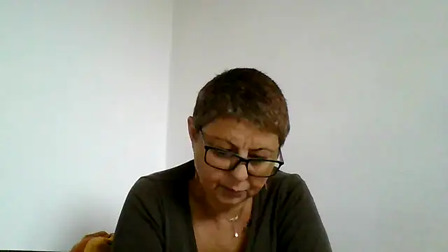 Snapshot of roseblak42 chatting on October 6, 2025, 1:52 pm roseblak42 online show from October 6, 2025, 1:52 pm