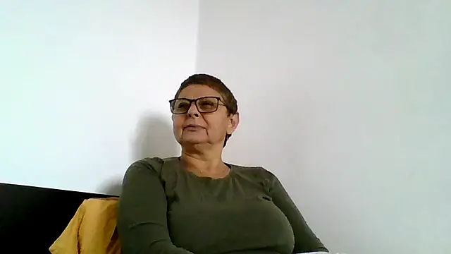 Snapshot of roseblak42 chatting on October 7, 2025, 12:24 pm roseblak42 online show from October 7, 2025, 12:24 pm