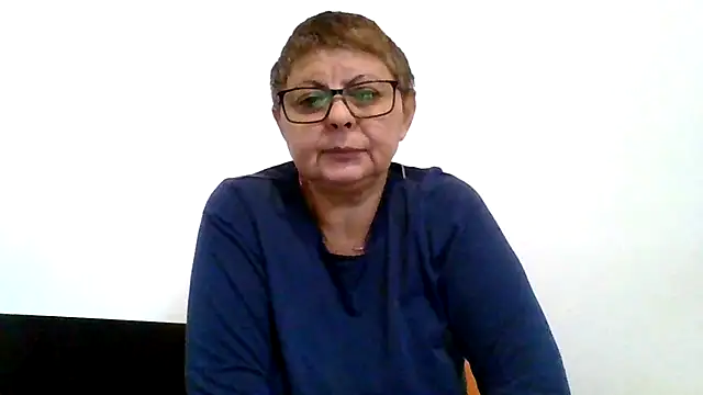 Snapshot of roseblak42 chatting on October 9, 2025, 2:15 pm roseblak42 online show from October 9, 2025, 2:15 pm