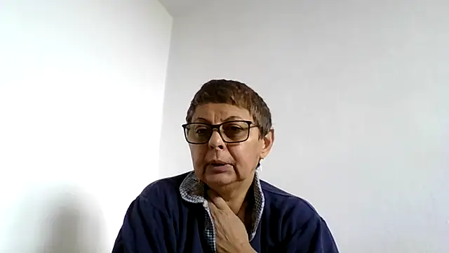 Snapshot of roseblak42 chatting on October 18, 2025, 10:27 am roseblak42 online show from October 18, 2025, 10:27 am