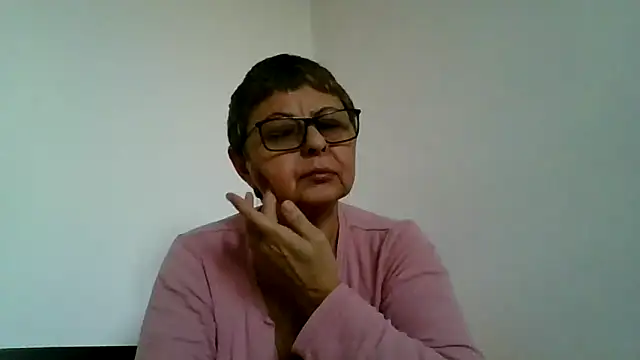 Snapshot of roseblak42 chatting on October 22, 2025, 2:28 pm roseblak42 online show from October 22, 2025, 2:28 pm
