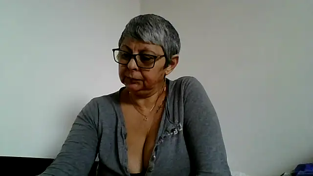 roseblak42 online show from February 2, 2026, 12:59 pm