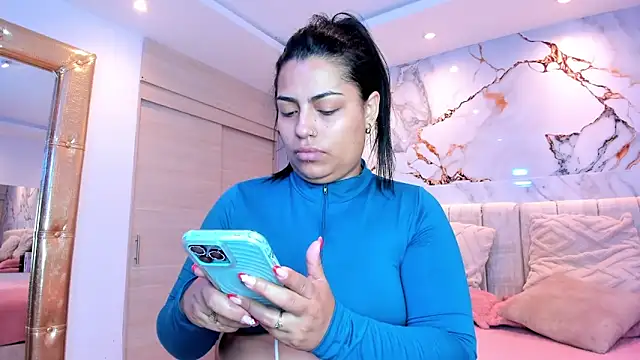 Snapshot of kiana_cream chatting on March 5, 2026, 11:06 am kiana cream online show from March 5, 2026, 11:06 am