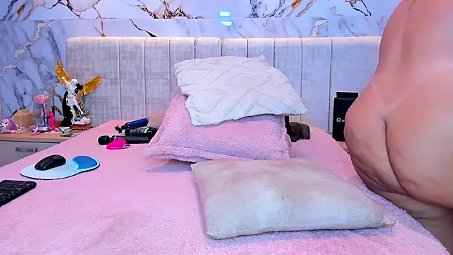 Snapshot of kiana_cream chatting on March 14, 2026, 11:54 pm kiana cream online show from March 14, 2026, 11:54 pm