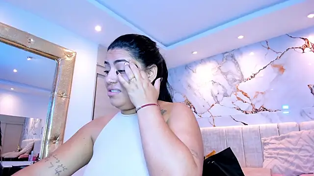 Snapshot of kiana_cream chatting on April 6, 2026, 11:44 am kiana cream online show from April 6, 2026, 11:44 am