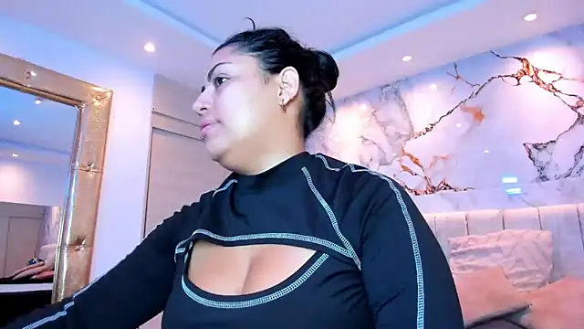 Snapshot of kiana_cream chatting on April 10, 2026, 11:26 am kiana cream online show from April 10, 2026, 11:26 am