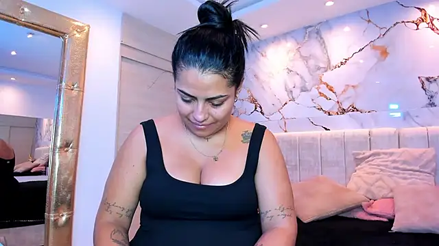 Snapshot of kiana_cream chatting on April 13, 2026, 11:37 am kiana cream online show from April 13, 2026, 11:37 am