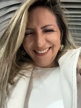  Abril-Office1 online show from December 27, 2024, 3:26 pm