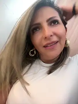  Abril-Office1 online show from December 27, 2024, 6:31 pm