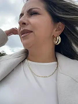  Abril-Office1 online show from January 2, 2025, 4:13 pm