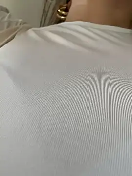  Abril-Office1 online show from January 7, 2025, 3:44 pm