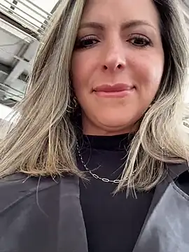  Abril-Office1 online show from January 8, 2025, 3:28 pm