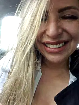  Abril-Office1 online show from March 4, 2025, 5:34 pm