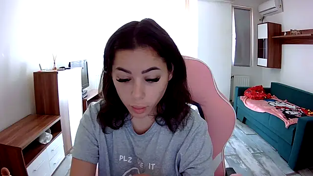 LovelyJulliette online show from September 15, 2025, 12:38 pm