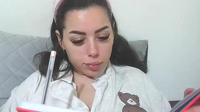 LovelyJulliette online show from February 9, 2026, 6:45 pm