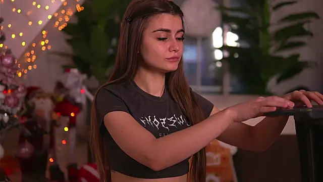 KaylaBray online show from December 15, 2025, 4:39 am