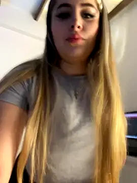 natashasweet online show from September 23, 2025, 2:03 am