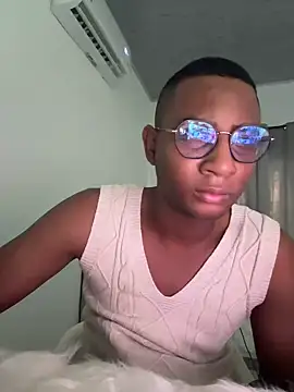 Snapshot of Arwens_bell08 chatting on February 12, 2025, 10:26 pm Arwens bell08 online show from February 12, 2025, 10:26 pm