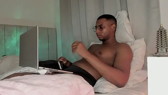 Snapshot of Arwens_bell08 chatting on February 27, 2026, 1:16 am Arwens bell08 online show from February 27, 2026, 1:16 am