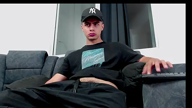 Stiven CL online show from September 18, 2025, 3:58 pm