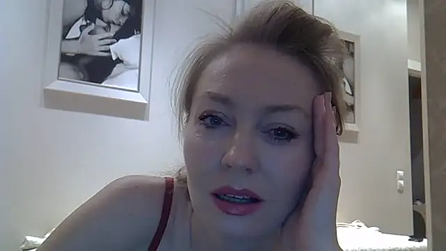 ZarinaSwift online show from April 23, 2026, 4:46 am