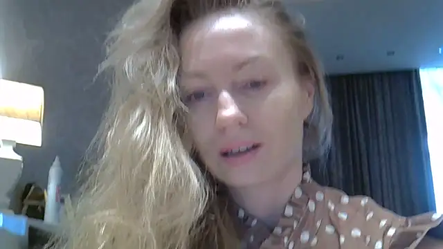 ZarinaSwift online show from May 22, 2026, 4:19 am