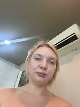 AmmyHot online show from April 12, 2026, 4:06 am