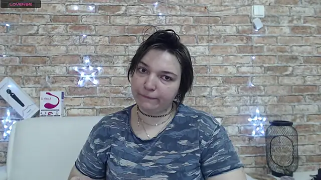 Amelia Kiss  online show from February 16, 2026, 12:51 am