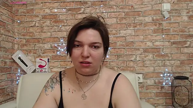 Amelia Kiss  online show from February 17, 2026, 12:51 am