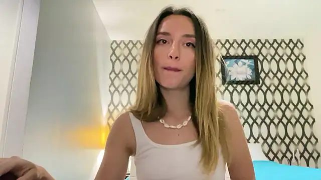 SirenaBelle online show from February 9, 2025, 2:07 pm