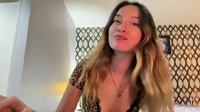 SirenaBelle online show from February 25, 2025, 12:24 pm