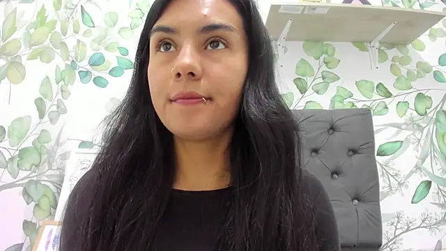 atilanadiaz7 online show from September 19, 2025, 4:07 pm