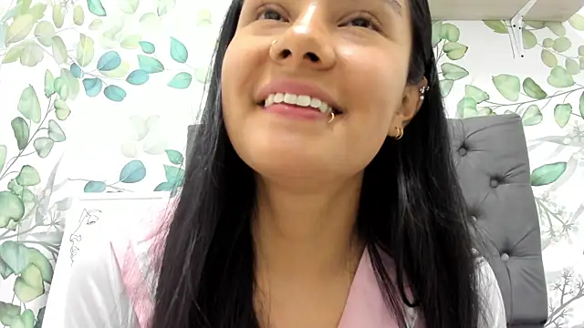 atilanadiaz7 online show from December 15, 2025, 4:00 pm