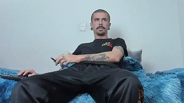 Aaron BigDickxxx online show from October 21, 2025, 6:58 am