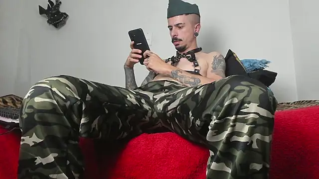 Aaron BigDickxxx online show from January 11, 2026, 6:46 pm