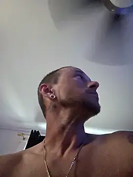 Snapshot of Twin2222 chatting on September 22, 2025, 11:18 pm Twin2222 online show from September 22, 2025, 11:18 pm