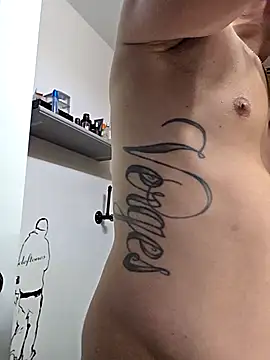 Snapshot of Twin2222 chatting on October 1, 2025, 4:29 am Twin2222 online show from October 1, 2025, 4:29 am