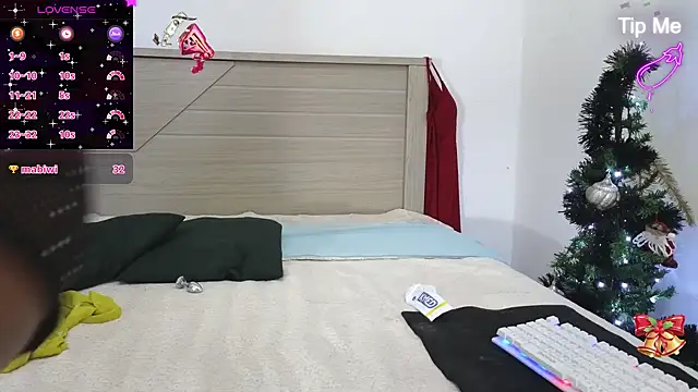 ElisaBoyer online show from January 1, 2025, 11:49 am