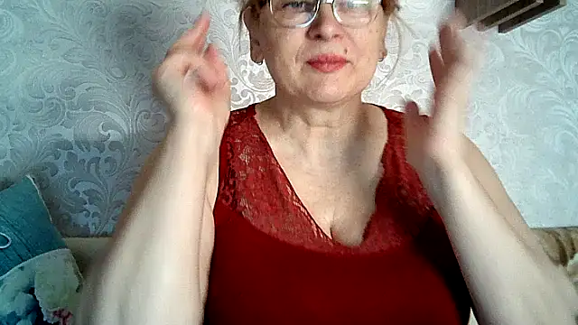 Snapshot of Aline_LoveFlowers chatting on December 10, 2024, 9:33 am Aline LoveFlowers online show from December 10, 2024, 9:33 am