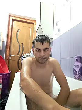 Snapshot of hornny1995 chatting on December 3, 2024, 4:39 pm hornny1995 online show from December 3, 2024, 4:39 pm