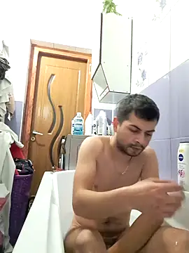 Snapshot of hornny1995 chatting on December 22, 2024, 5:53 pm hornny1995 online show from December 22, 2024, 5:53 pm