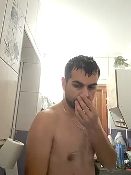 Snapshot of hornny1995 chatting on December 30, 2024, 5:02 pm hornny1995 online show from December 30, 2024, 5:02 pm