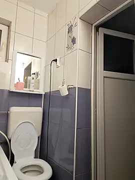 Snapshot of hornny1995 chatting on December 1, 2025, 4:23 pm hornny1995 online show from December 1, 2025, 4:23 pm