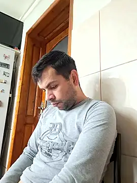 Snapshot of hornny1995 chatting on January 15, 2026, 8:19 am hornny1995 online show from January 15, 2026, 8:19 am