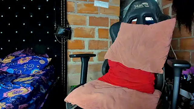 Richchocolatesweet  online show from April 19, 2026, 8:44 pm