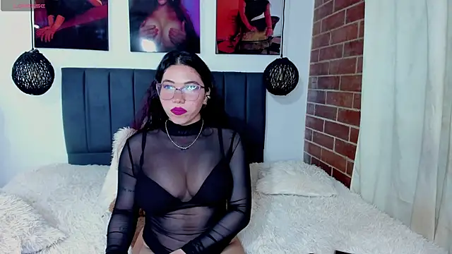 kyliejenner hot online show from June 4, 2026, 3:34 am